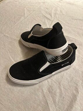 NEW Taos Women's Rubber Soul Black/White Canvas Slip-on Sneaker, Size 6.5